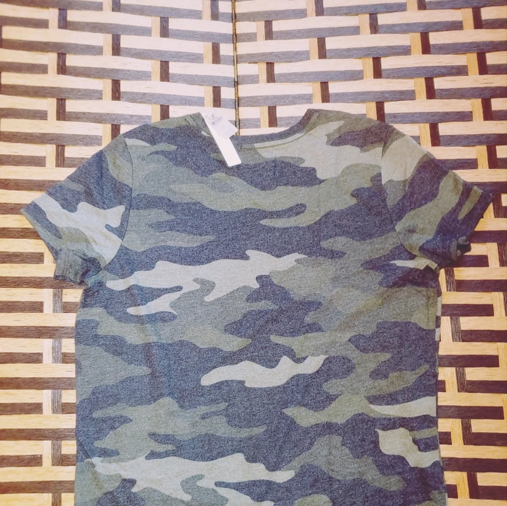 VS PINK Camo Everyday Crewneck Tee Sz: L - Picture 7 of 9